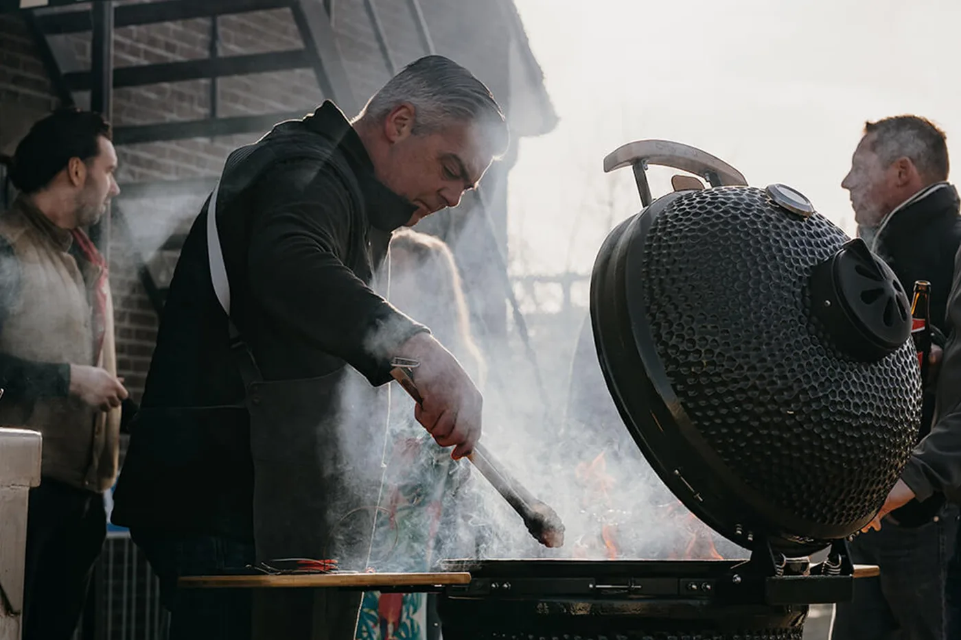 Verschillende barbecues naast elkaar om de juiste BBQ te kiezen
