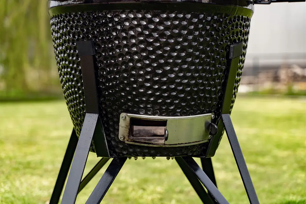 Binnenbak plaatsen in de barbecue