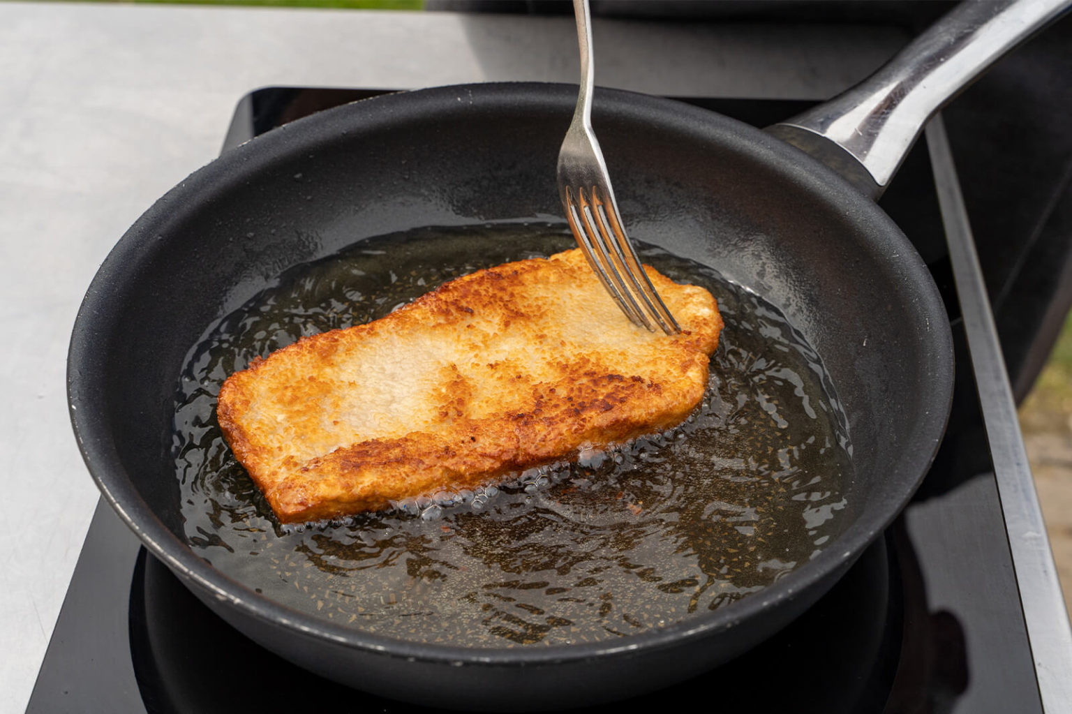 Kalfsschnitzel bakken in de koekenpan VleesFanaat